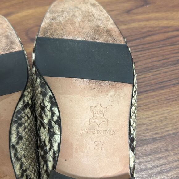 Diane B. Milano Snakeskin Moccasin Style Loafers in Tan & Brown. Size 37. - Picture 8 of 8